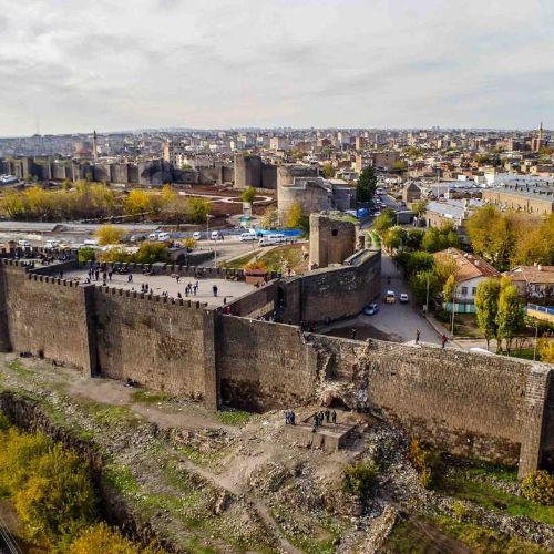 Diyarbakır'da Gezilecek Yerler l Diyarbakır'ın Tarihi Surları ve Kaleleri: Geçmişten Günümüze Bir Yolculuk